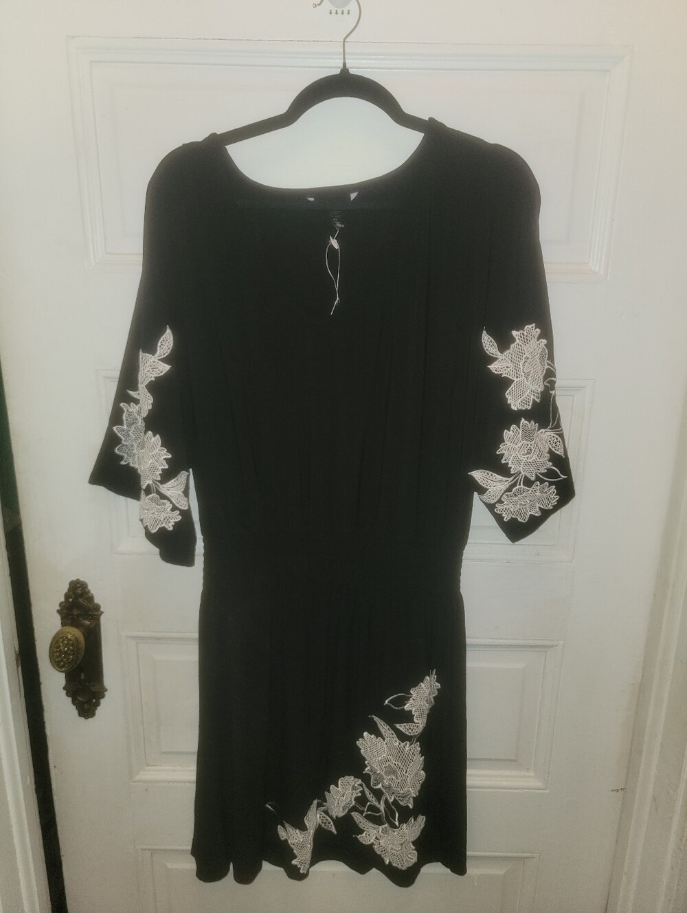 XL White House Black Market Black Above Knee Dress with White Floral Embroidery